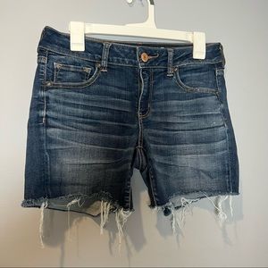 AMERICAN EAGLE MIDI DENIM SHORTS